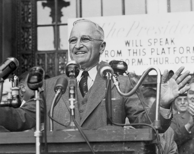 File:Truman-smiles-greeting-cleveland-514704640-5aa680d4fa6bcc0037e13182 (1).jpg
